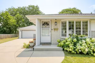 N87W18091 Summit Dr, Menomonee Falls, WI 53051 - Photo 2