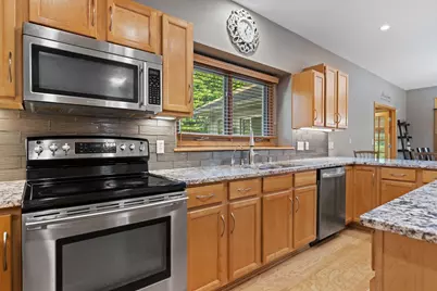 8620 S Hunting Park Dr, Franklin, WI 53132 - Photo 16