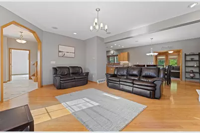 8620 S Hunting Park Dr, Franklin, WI 53132 - Photo 6