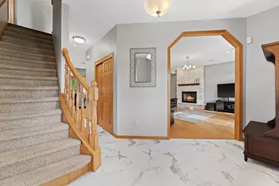 8620 S Hunting Park Dr, Franklin, WI 53132 - Photo 4