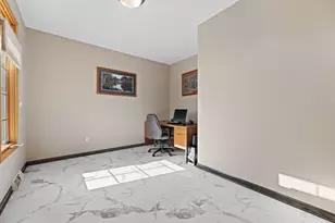 8620 S Hunting Park Dr, Franklin, WI 53132 - Photo 18
