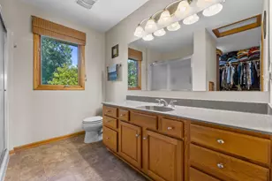 8620 S Hunting Park Dr, Franklin, WI 53132 - Photo 24