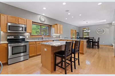 8620 S Hunting Park Dr, Franklin, WI 53132 - Photo 14