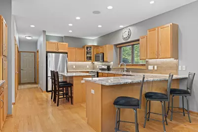 8620 S Hunting Park Dr, Franklin, WI 53132 - Photo 12