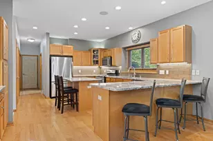 8620 S Hunting Park Dr, Franklin, WI 53132 - Photo 12