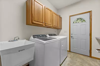 8620 S Hunting Park Dr, Franklin, WI 53132 - Photo 20