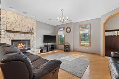 8620 S Hunting Park Dr, Franklin, WI 53132 - Photo 8