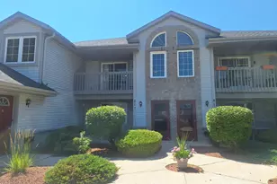 817 Quinlan Dr, Pewaukee, WI 53072 - Photo 1
