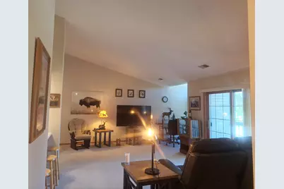 817  Quinlan Dr #E, Pewaukee, WI 53072 - Photo 2
