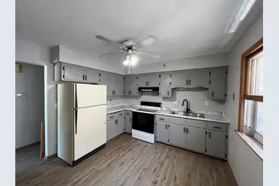 2150 S 83rd St #2152, West Allis, WI 53219 - Photo 10