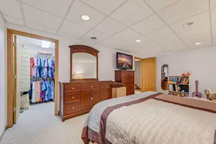 548 Fox River Hills Dr, Racine, WI 53185 - Photo 24