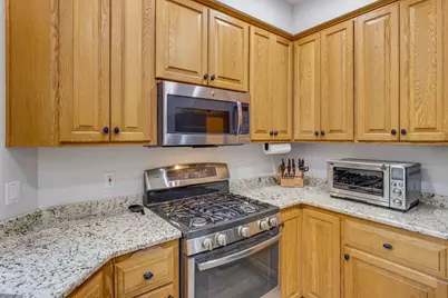 548  Fox River Hills Dr, Racine, WI 53185 - Photo 6