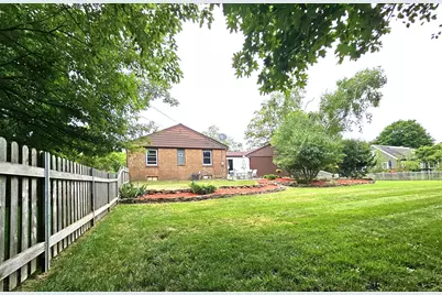 850 E Ellsworth Ln, Bayside, WI 53217 - Photo 22