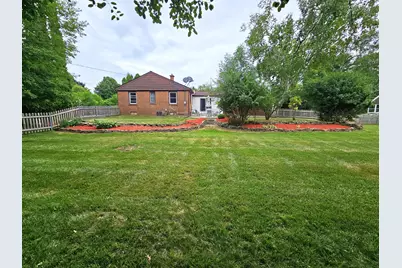 850 E Ellsworth Ln, Bayside, WI 53217 - Photo 20