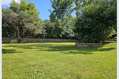 850 E Ellsworth Ln, Bayside, WI 53217 - Photo 10