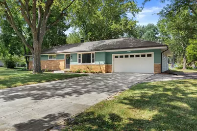 N57W18198  Juniper Ln, Menomonee Falls, WI 53051 - Photo 2