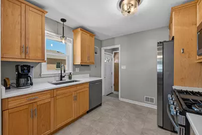 425 W Van Norman Ave, Milwaukee, WI 53207 - Photo 4