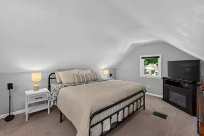 425 W Van Norman Ave, Milwaukee, WI 53207 - Photo 18