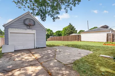 8925 W Cleveland Ave, West Allis, WI 53227 - Photo 24