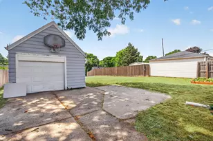 8925 W Cleveland Ave, West Allis, WI 53227 - Photo 24