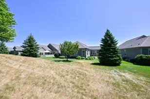 W179N11493 Blackstone Cir, Germantown, WI 53022 - Photo 8