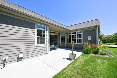 W179N11493  Blackstone Cir #3, Germantown, WI 53022 - Photo 4