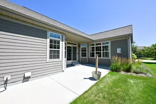 W179N11493 Blackstone Cir, Germantown, WI 53022 - Photo 4