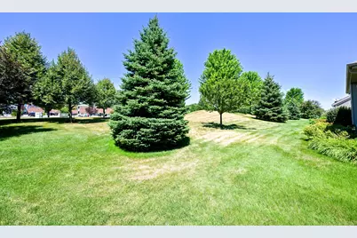 W179N11493  Blackstone Cir #3, Germantown, WI 53022 - Photo 6