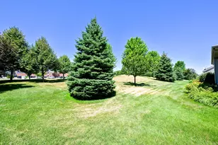 W179N11493 Blackstone Cir, Germantown, WI 53022 - Photo 6