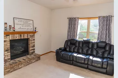1981  Ashford Dr, Plover, WI 54467 - Photo 8