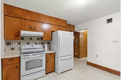 21650 W Valley Dr, New Berlin, WI 53146 - Photo 6