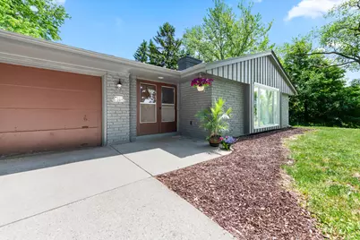 W132N12072  Mary Buth Ln, Germantown, WI 53022 - Photo 2