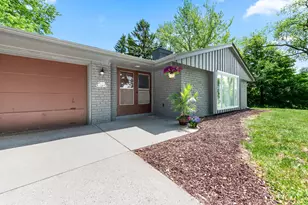 W132N12072 Mary Buth Ln, Germantown, WI 53022 - Photo 2