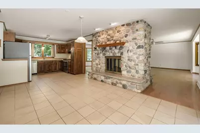 1176  Greenway Ln, Farmington, WI 53090 - Photo 8