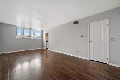 425 W Willow Ct #222, Fox Point, WI 53217 - Photo 2