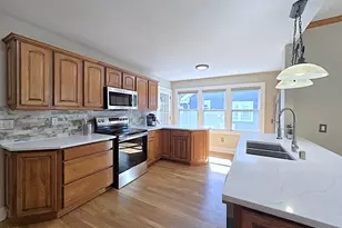 215 Randall Pl, Elkhorn, WI 53121 - Photo 4