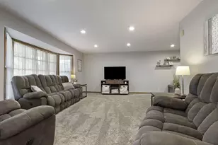 3625 S Brentwood Rd, New Berlin, WI 53151 - Photo 6