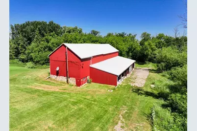 150 W Rusco Dr, West Bend, WI 53095 - Photo 2