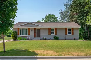 5859 N 119th St, Milwaukee, WI 53225 - Photo 4