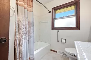 4938 S 69th St, Greenfield, WI 53220 - Photo 16