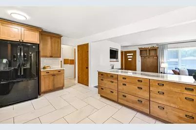 12810 W Balboa Dr, New Berlin, WI 53151 - Photo 10
