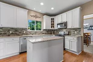 700 Creekwood Dr, West Bend, WI 53095 - Photo 12