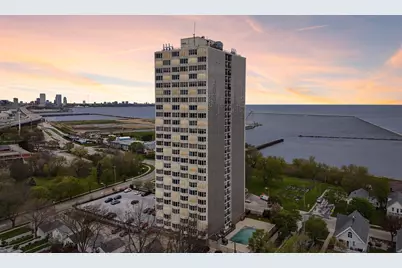 2525 S Shore Dr #14B, Milwaukee, WI 53207 - Photo 44