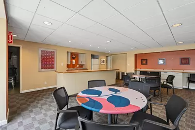 2525 S Shore Dr #14B, Milwaukee, WI 53207 - Photo 16