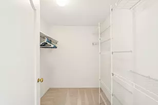 2525 S Shore Dr, Milwaukee, WI 53207 - Photo 10
