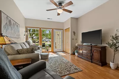 2415  Fox River Pkwy #B, Waukesha, WI 53189 - Photo 2