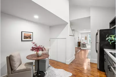 920 E Pleasant St #2, Milwaukee, WI 53202 - Photo 6