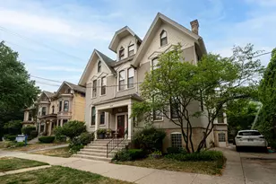920 E Pleasant St, Milwaukee, WI 53202 - Photo 22