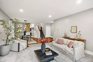 920 E Pleasant St, Milwaukee, WI 53202 - Photo 10