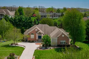 W251S5204 Poppy Fields Rd, Waukesha, WI 53189 - Photo 4
